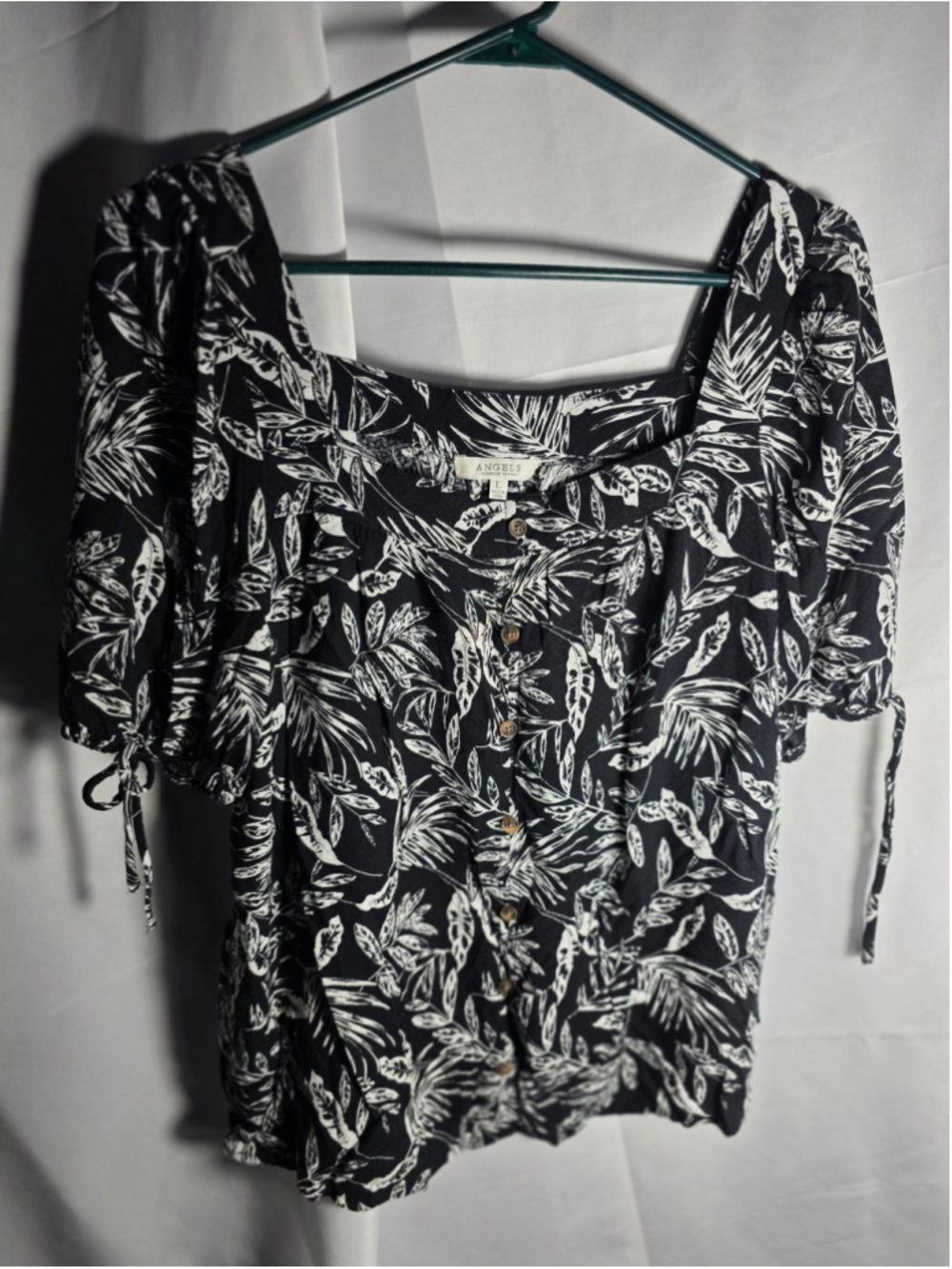 Women's Angels Black & White Tropical Print Blouse Size L Hawaiian boho-chic